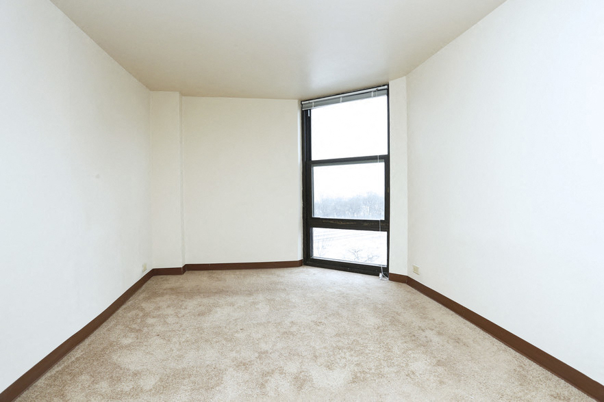 Apartment Bedroom at 4700 Lake Park Apartments